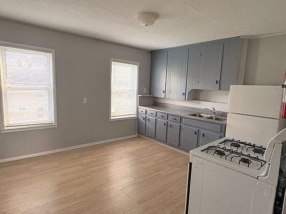 3rd image of 46 Carpenter St #2L