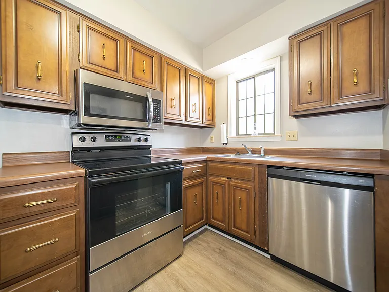 2257 Rome Dr — Photo 15