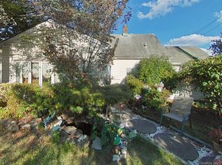 7 Lily Ln, Levittown, NY 11756