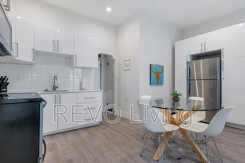2 bed, 1.0 bath, 900 sqft, $1,750 — Photo 4