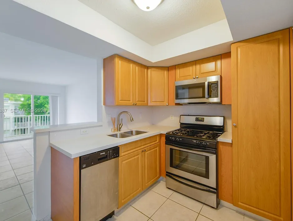 2 bed, 980 sqft, $2,200 — Photo 3