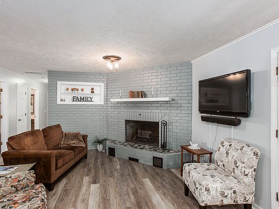 3rd image of 8425 N Meadow Lake Dr