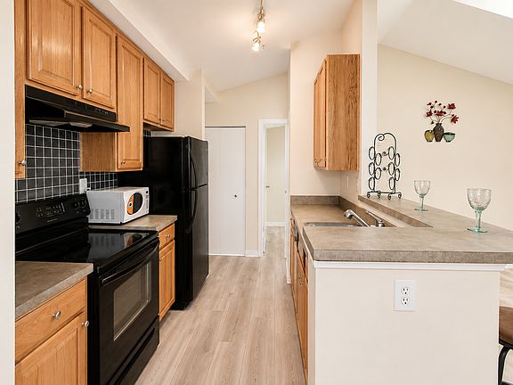 5th image of 18501 Fairlight Dr #330