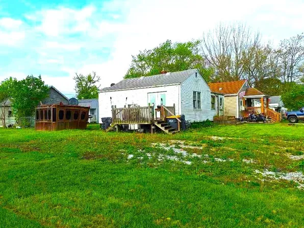 2221 W 27th St, Anderson, IN 46016