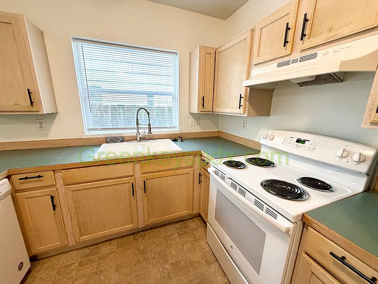 10030 N Lombard St — Photo 14