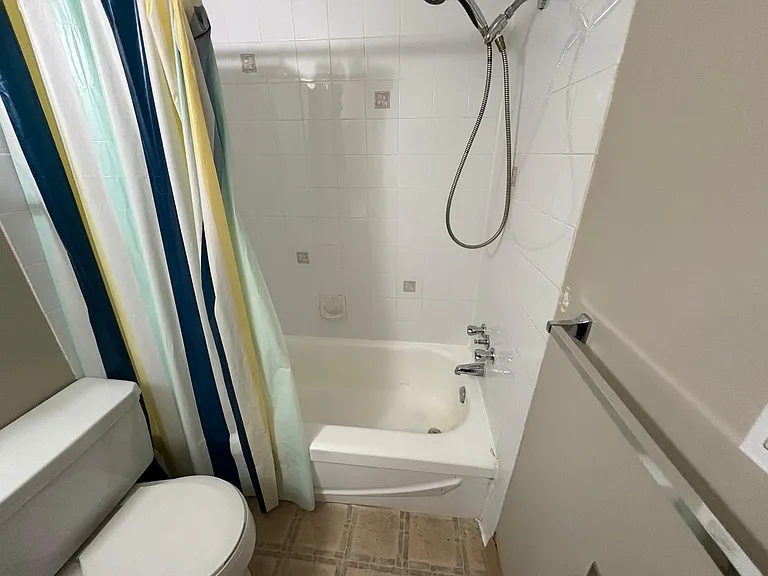 432 Huntsville Cres NW #309 — Photo 4