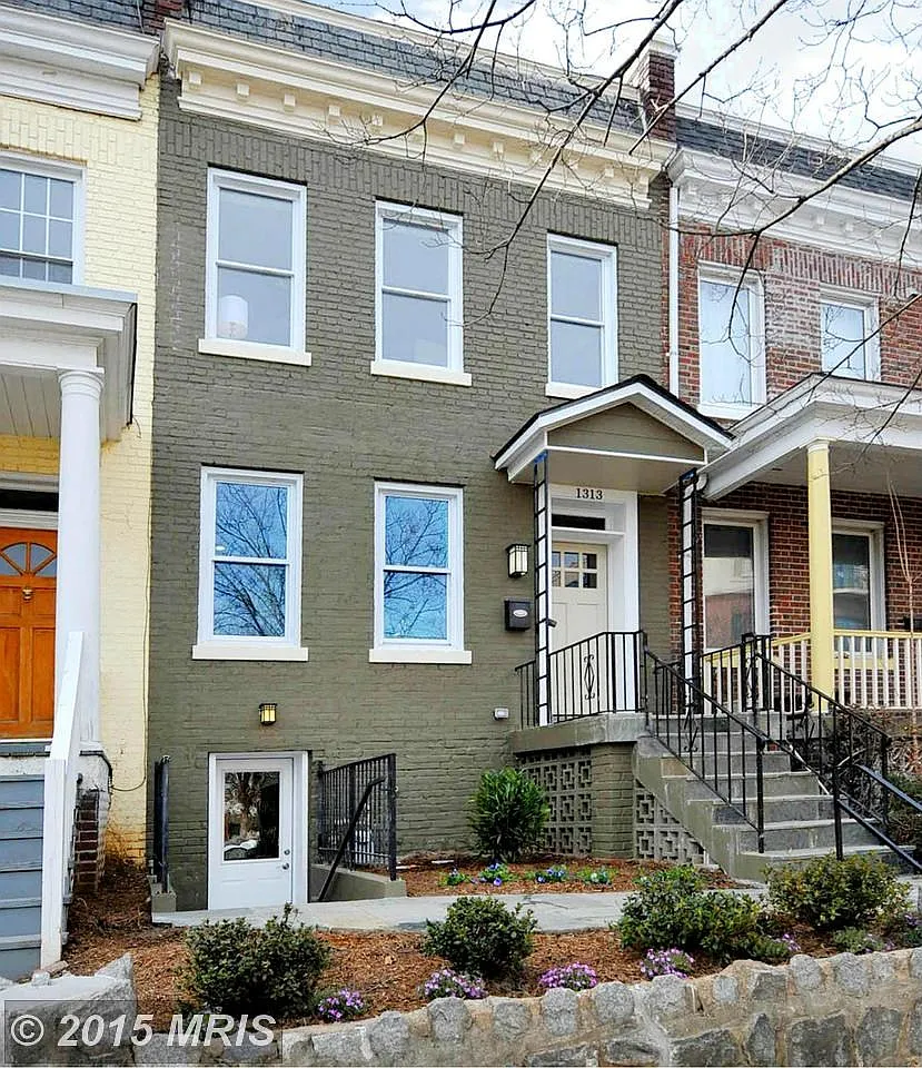 1313 D St NE photo 1