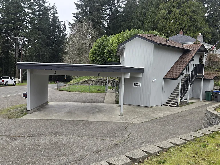 Northern view. 1500 Marine Dr. A(down) &B(up).