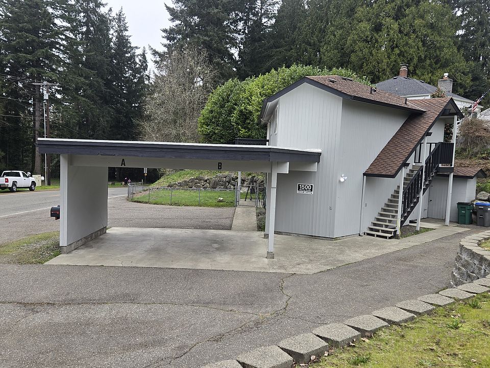 Northern view. 1500 Marine Dr. A(down) &B(up).