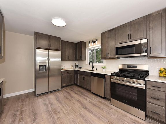 5th image of 4212 W Clinton AVENUE