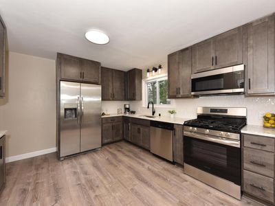 4212 W Clinton AVENUE, Milwaukee, WI, 53209