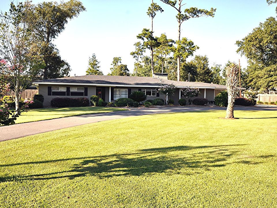 1st image of 1606 Woodland Dr