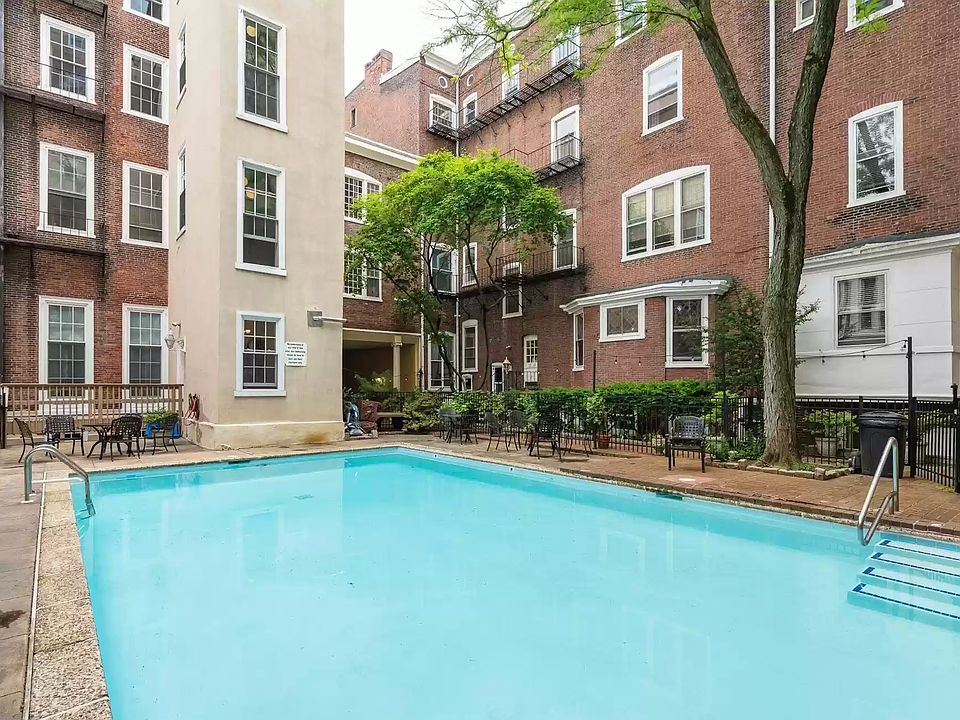 1st image of 1014 Spruce St APT 1-1