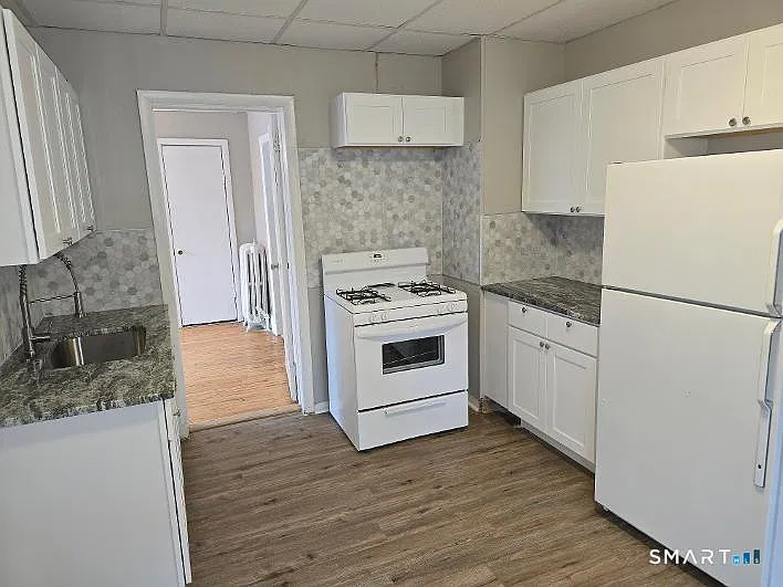 3 bed, 1.0 bath, 1150 sqft, $1,600 — Photo 3