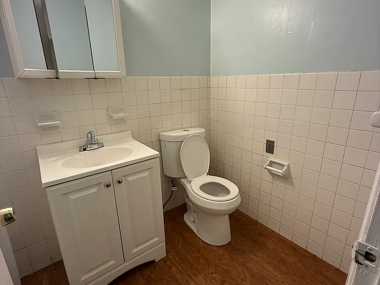 1677 E Main St #1A — Photo 2