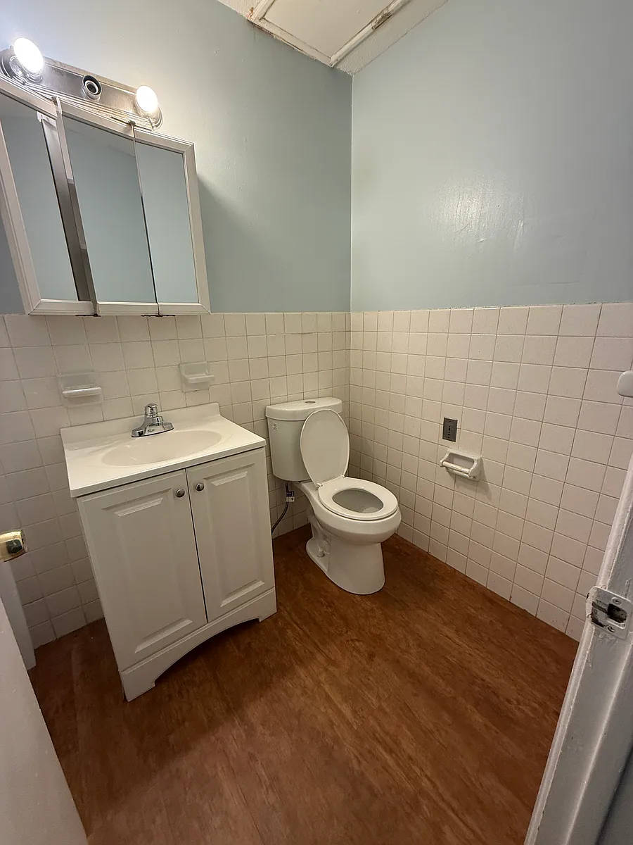 Building Photo - 1677 E Main St #1A