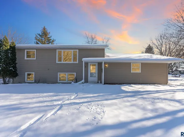 3936 S Morrow Dr, Sioux Falls, SD 57106