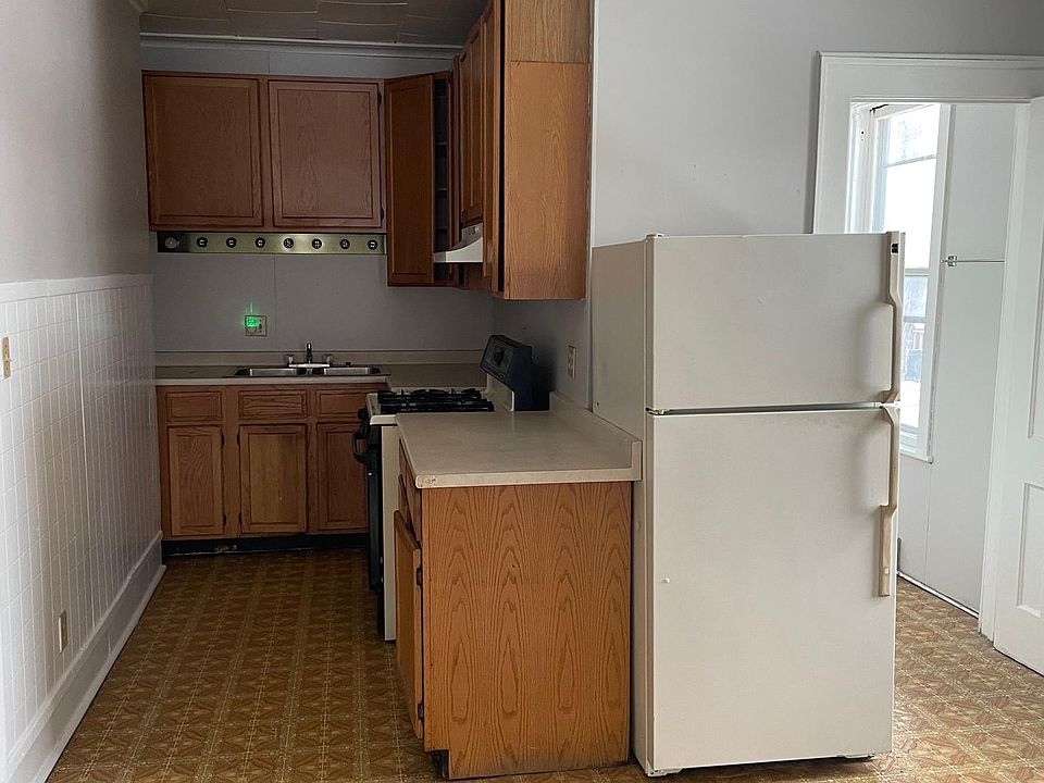 2nd image of 819 Danforth St #2F