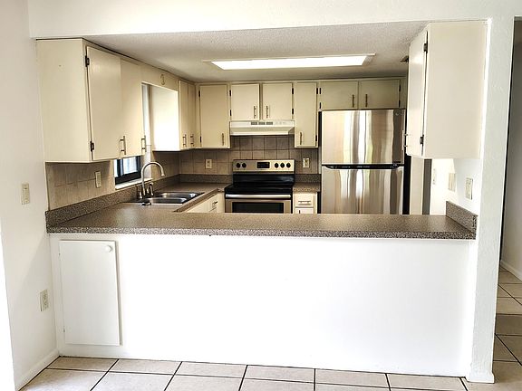5th image of 827 Cordova Ave