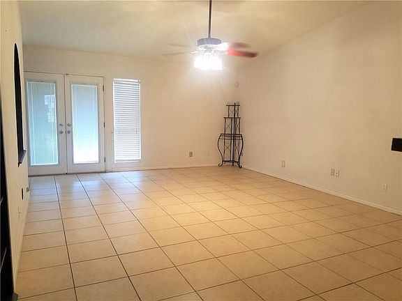 5th image of 3312 Meadow Oaks Dr