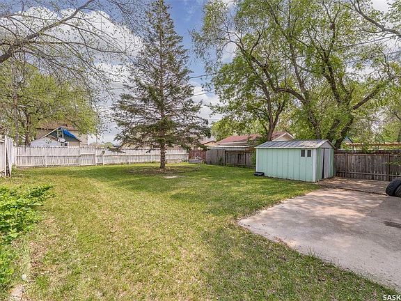 4th image of 861 Willow Ave
