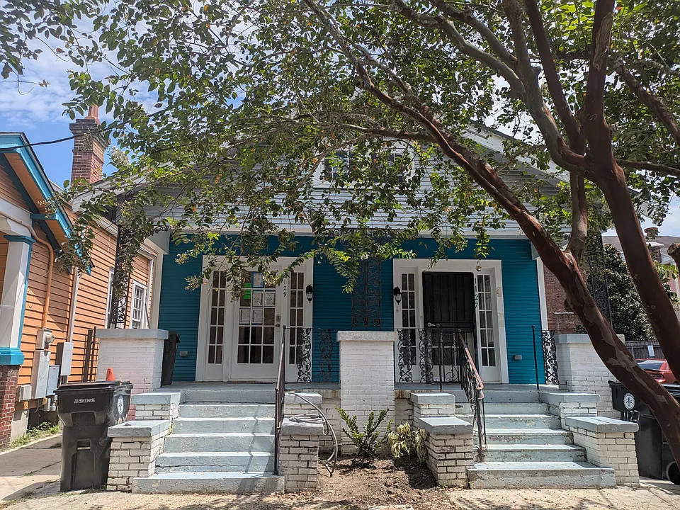1127-29 Saint Andrew St