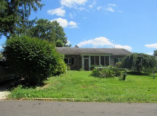 33 Bridle Path Ln, Trevose, PA 19053