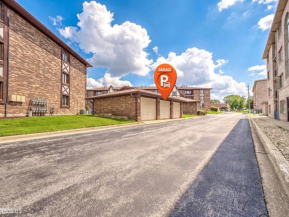3rd image of 10524 Ridge Cove Dr APT 25B
