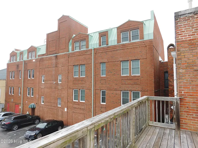 216 Middle St #B — Photo 12