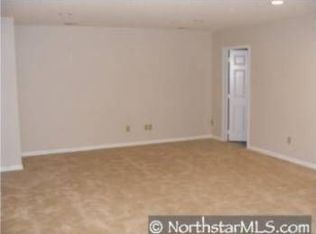 5876 Prairie Ridge Dr, Shoreview, MN 55126