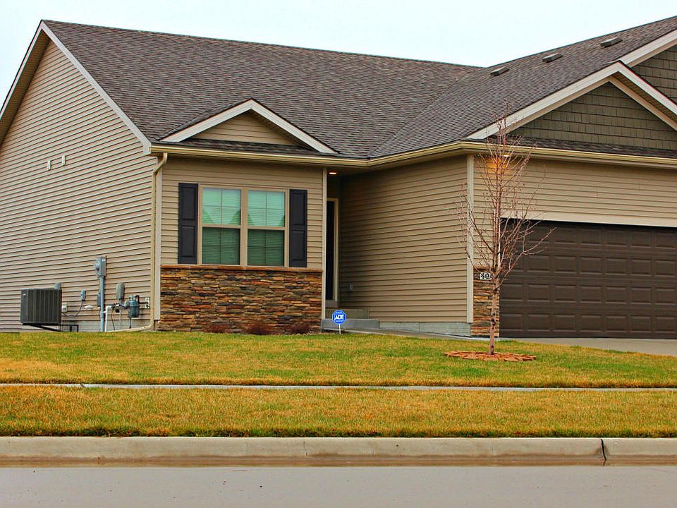 1st image of 494 NW Autumn Crest Dr