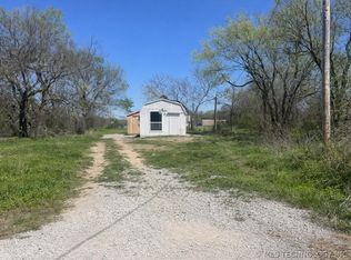 104 SE Freeman St, Canadian, OK 74425