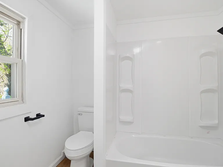 975 Washburn St — Photo 16