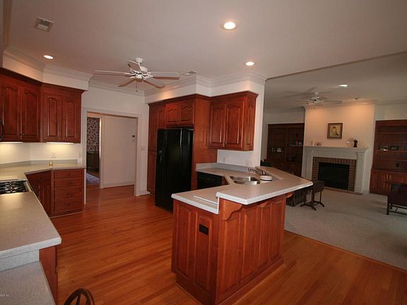 4th image of 101 Broadmoor