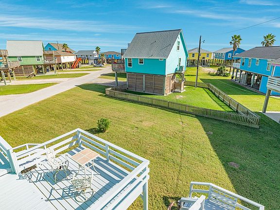 3rd image of 131 Point Lafitte Ct