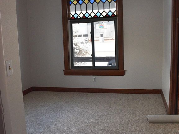 3rd image of 716 Broadway St