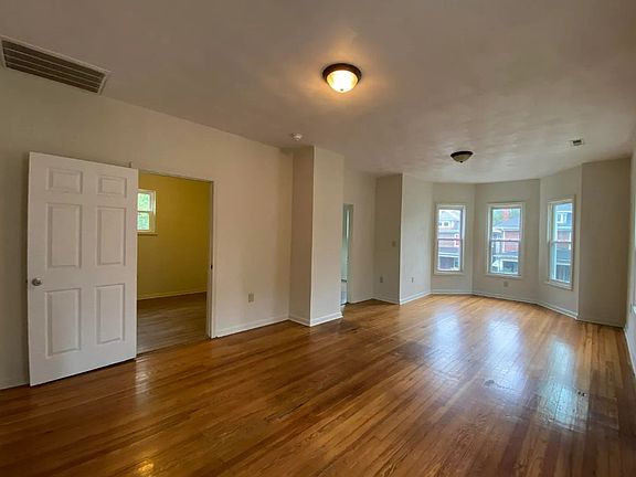 3rd image of 912 Stewart Ave SE #B