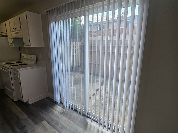 2nd image of 3223 N Talbot Ave