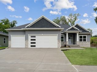 5512 Seminole Valley Trl NE, Cedar Rapids, IA 52411