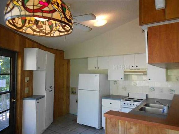 4th image of 200 E Riverview Ave