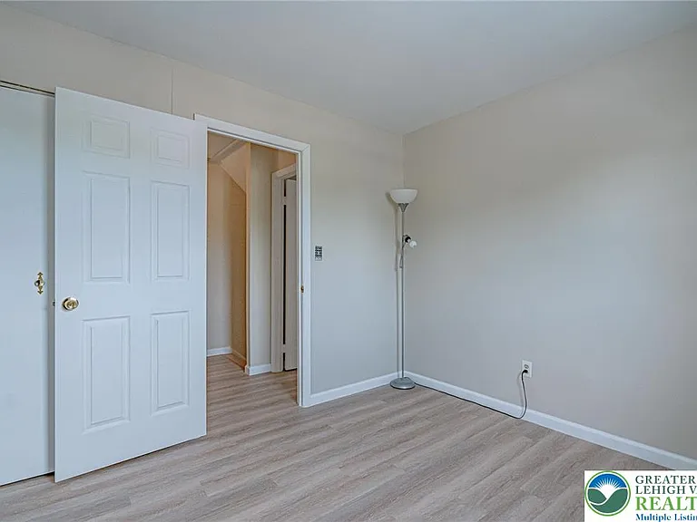 5650 Greens Dr — Photo 18