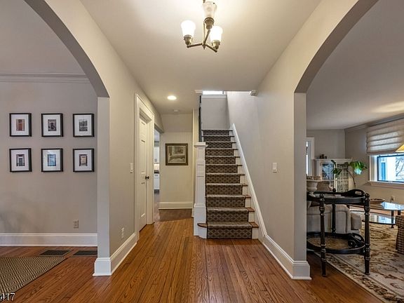 5th image of 40 Rankin Ave