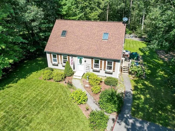 35 Chase Brook Circle, Litchfield, NH 03052