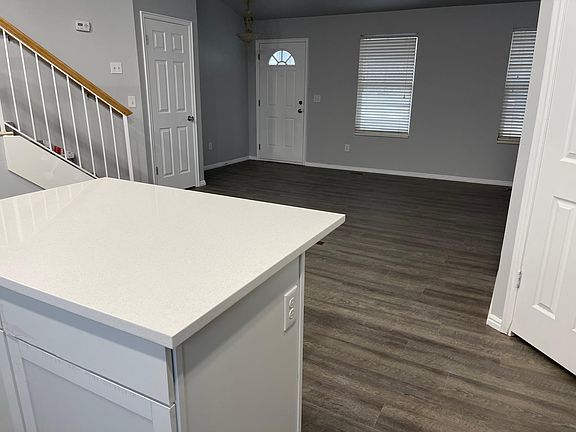 5th image of 7697 S Briar Dr