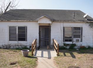 307 N Maria St, Hebbronville, TX 78361