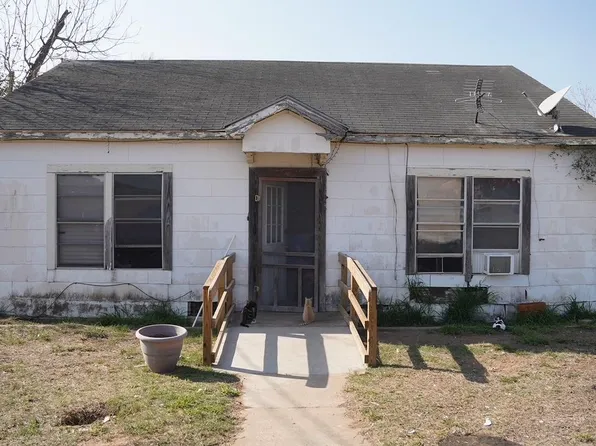 307 N Maria St, Hebbronville, TX 78361