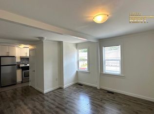 130 Lonsdale Ave #102, North Vancouver, BC V7M 2E8