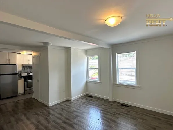 130 Lonsdale Ave #102, North Vancouver, BC V7M 2E8