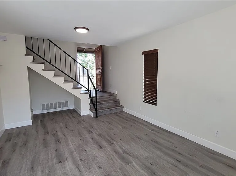 1112 S Cypress Ave #28 — Photo 4