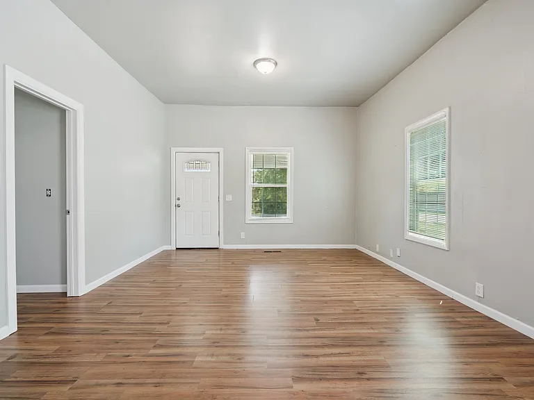 516 W Martin St — Photo 2